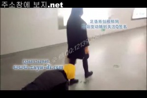 중국 지하철 야외에서 펨돔에게 조교 당하는 마조남