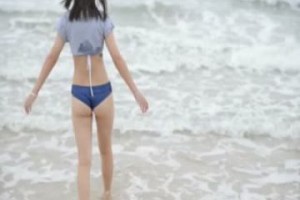 최고의 인터넷 연예인 로리타 유즈크의 섹시하고 관대한 웨이저우도 여행, 엉덩이에 부딪히는 파도, 대규모 노출…